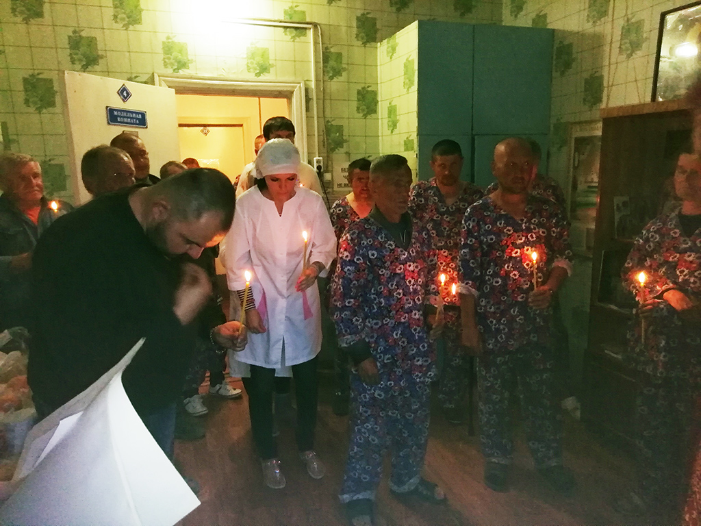Иерей Сергий Беляков посетил Дом ночного пребывания
