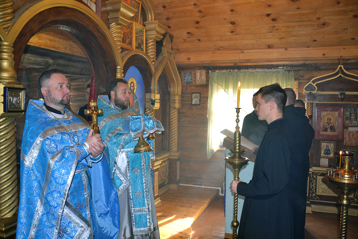 Протоиерей Антоний Шварёв возглавил литургию в храме при исправительной колонии №7