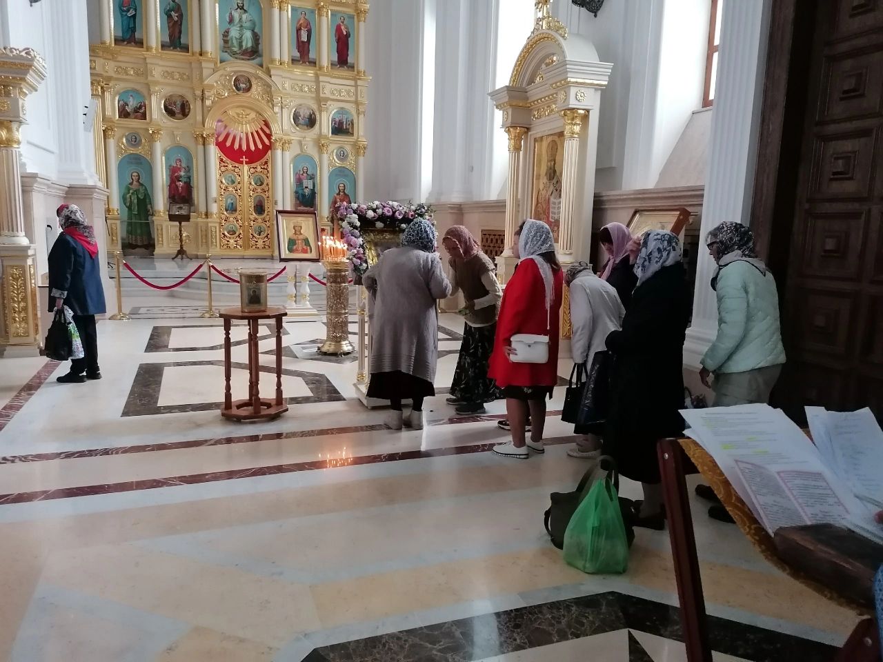Иерей Владимир Журавлев совершил акафист Божией Матери в Кафедральном соборе