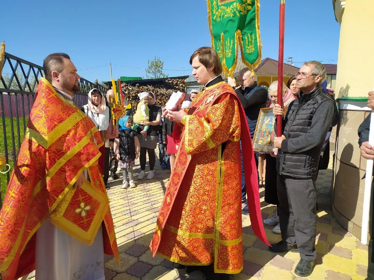 Протоиерей Александр Филиппов освятил место под строительство Воскресной школы в Камайке