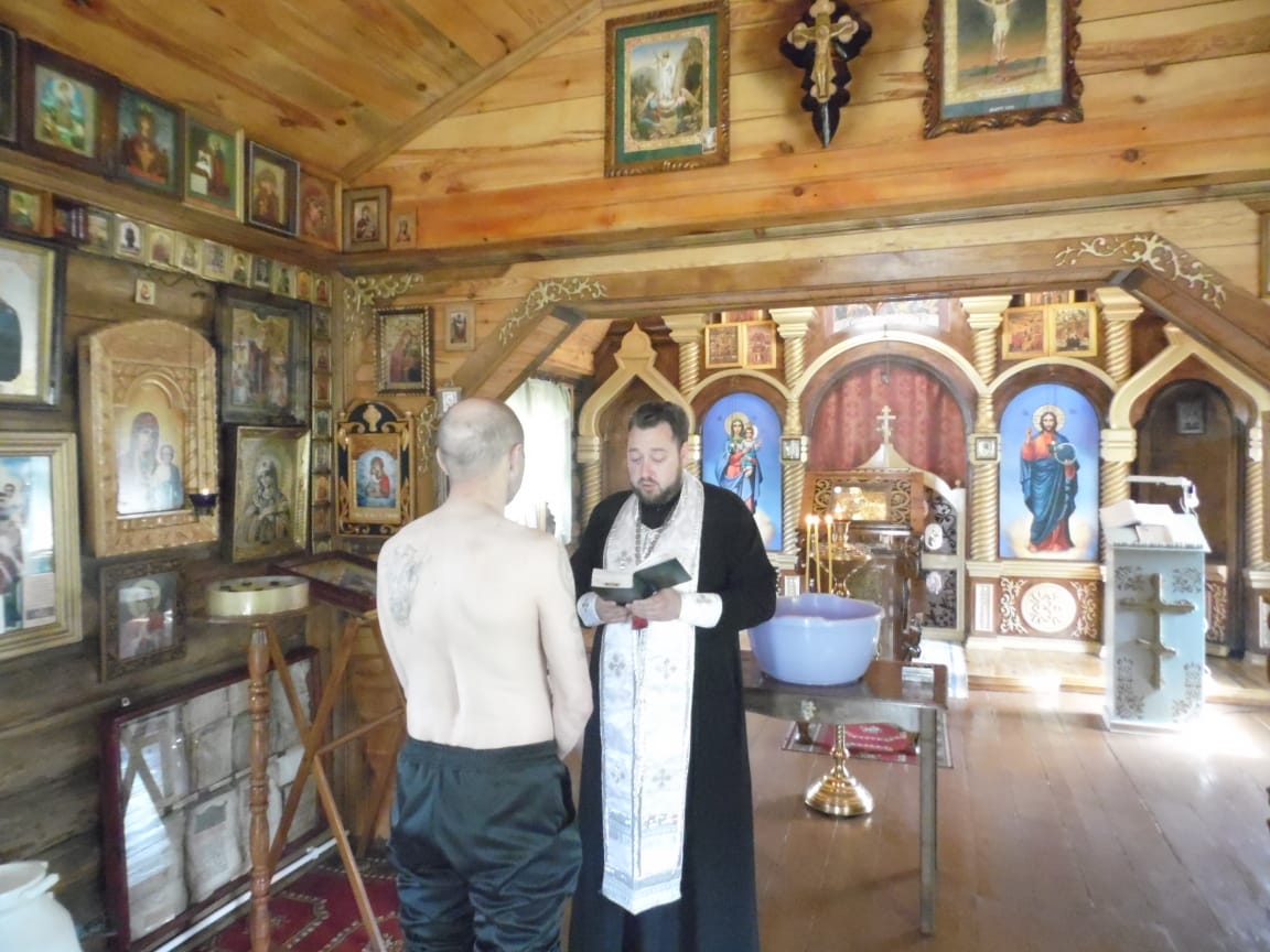 Протоиерей Антоний Шварёв совершил таинство крещения в исправительной колонии №7