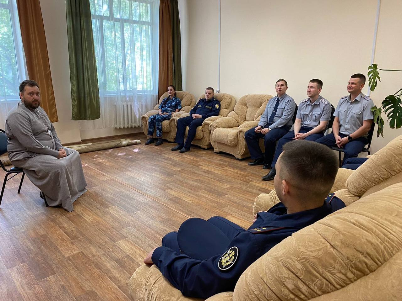 Протоиерей Антоний Шварёв провел духовную беседу с сотрудниками уголовно-исполнительной инспекции 
