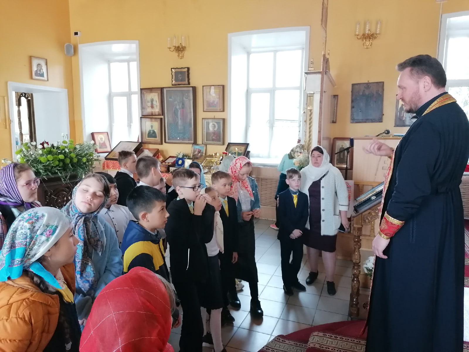 Священник Сергий Карасёв встретился с учениками средней школы №60