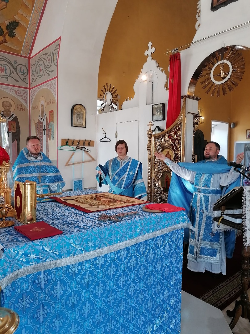 Протоиерей Александр Филиппов совершил литургию и молебен перед началом нового учебного года
