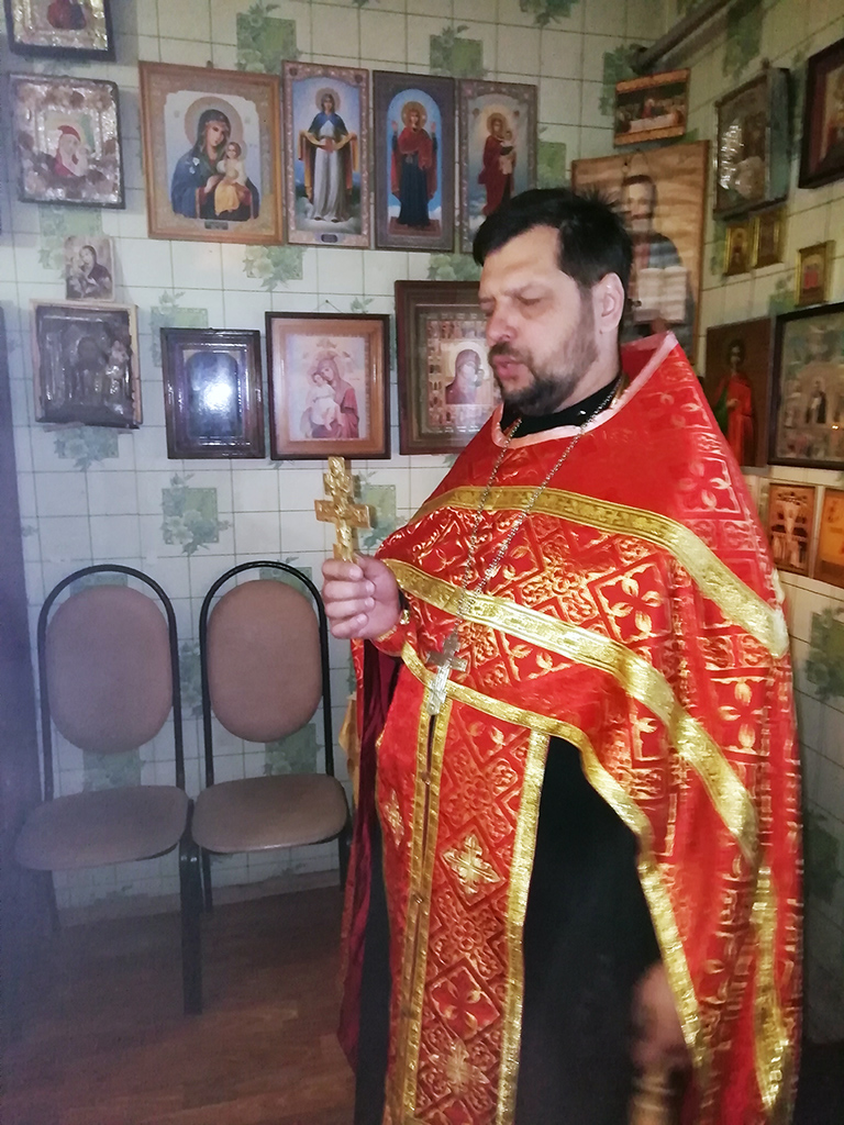 Иерей Сергий Беляков посетил Дом ночного пребывания