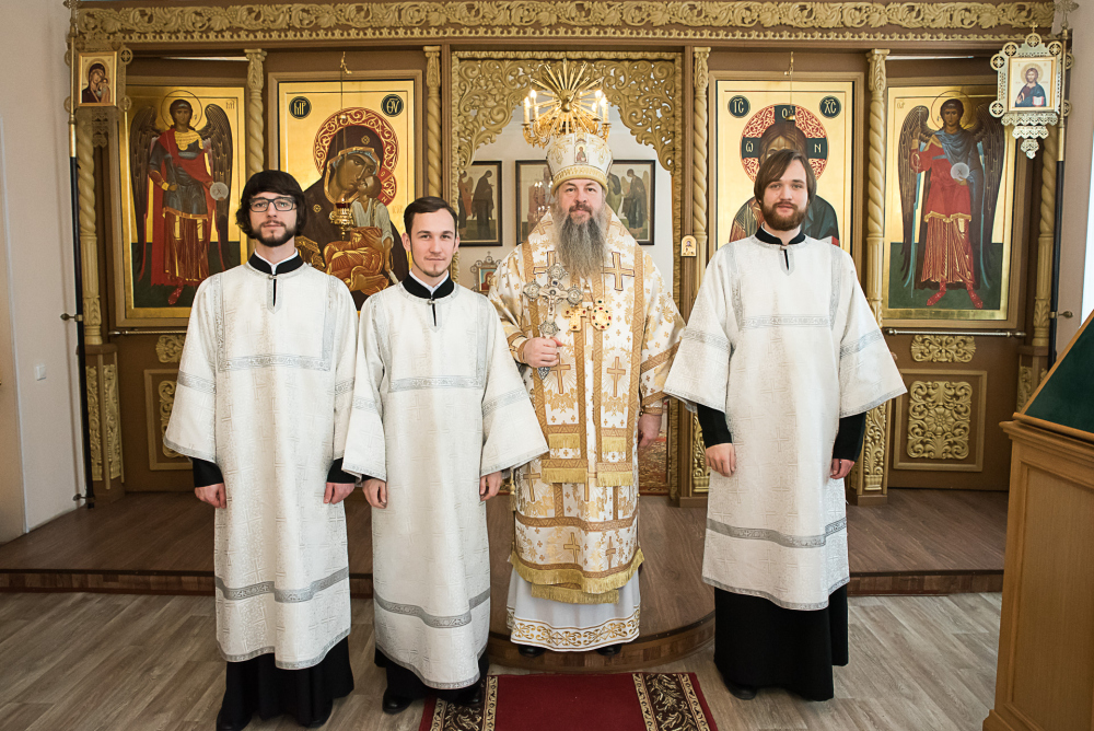  Протоиерей Александр Филиппов сослужил митрополиту Серафиму за литургией в престольный праздник и актовый день в Пензенской духовной семинарии