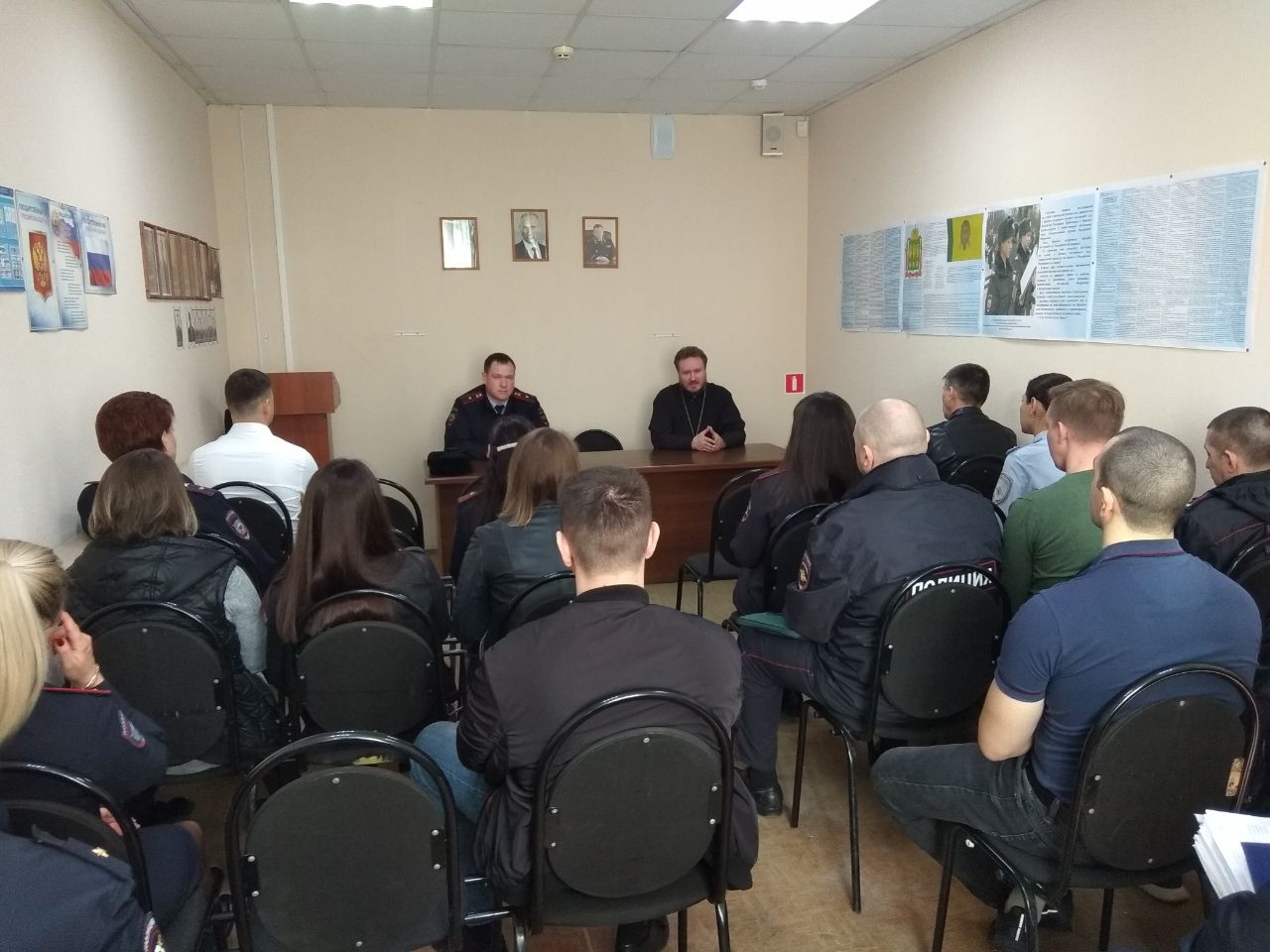 Священник Сергий Карасев провел беседу с личным составом 5-го отдела полиции