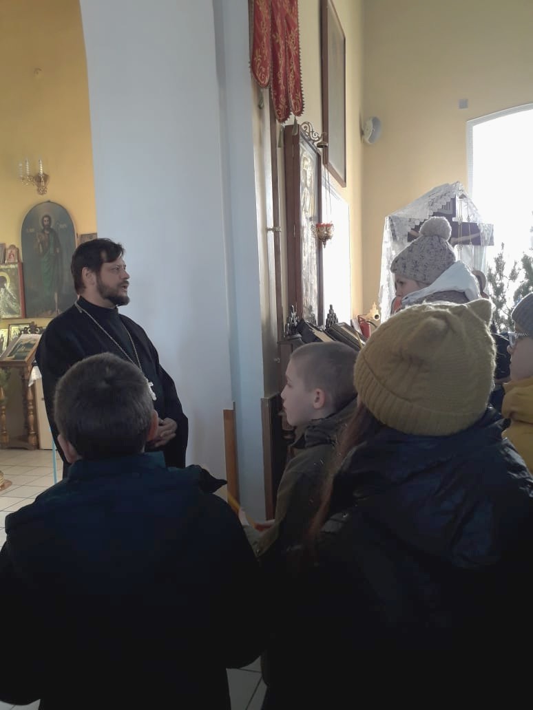 Встреча детей со священником 