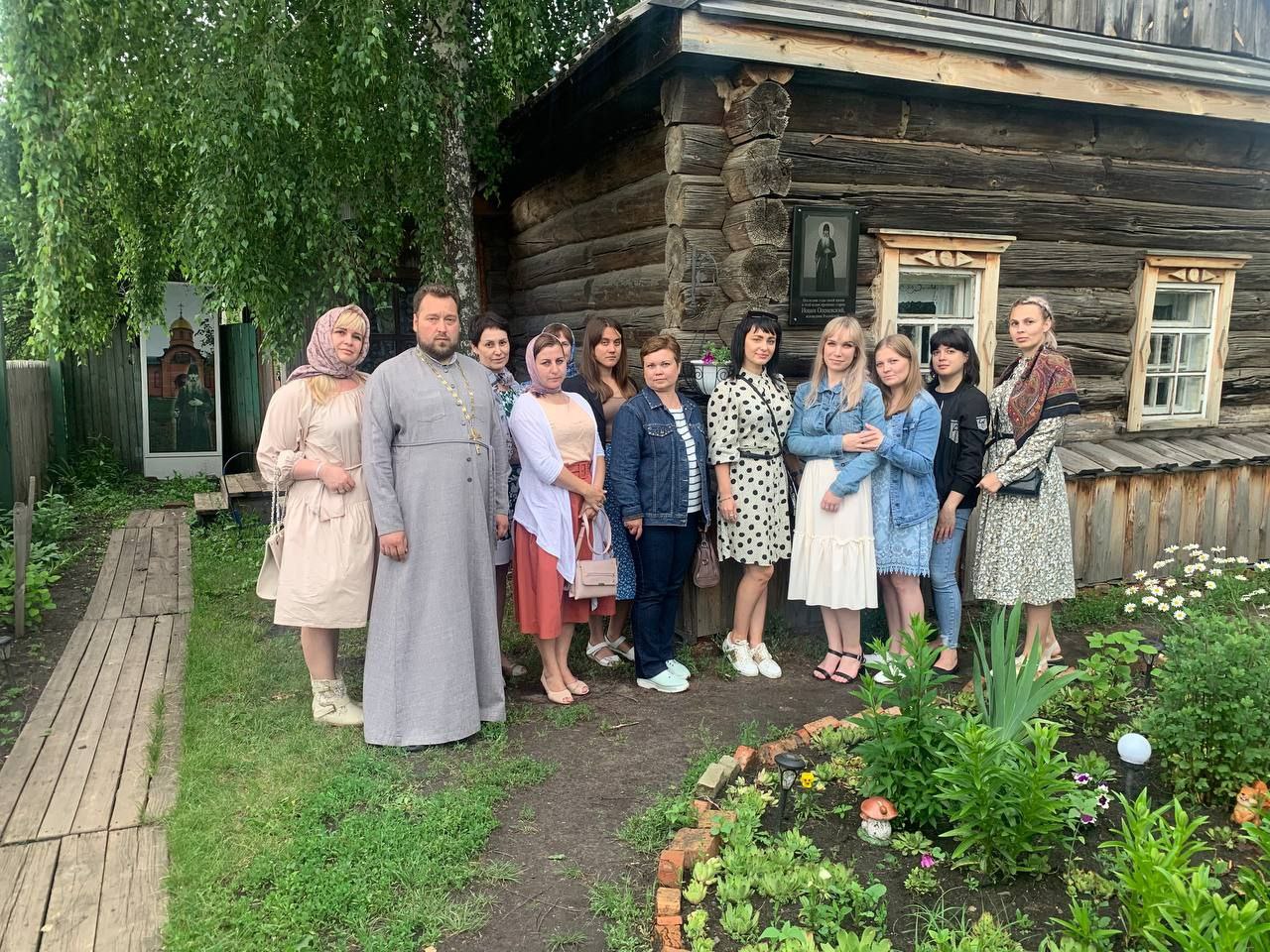 Сотрудницы УФСИН совершили паломническую поездку в Соловцовку и Оленевку 
