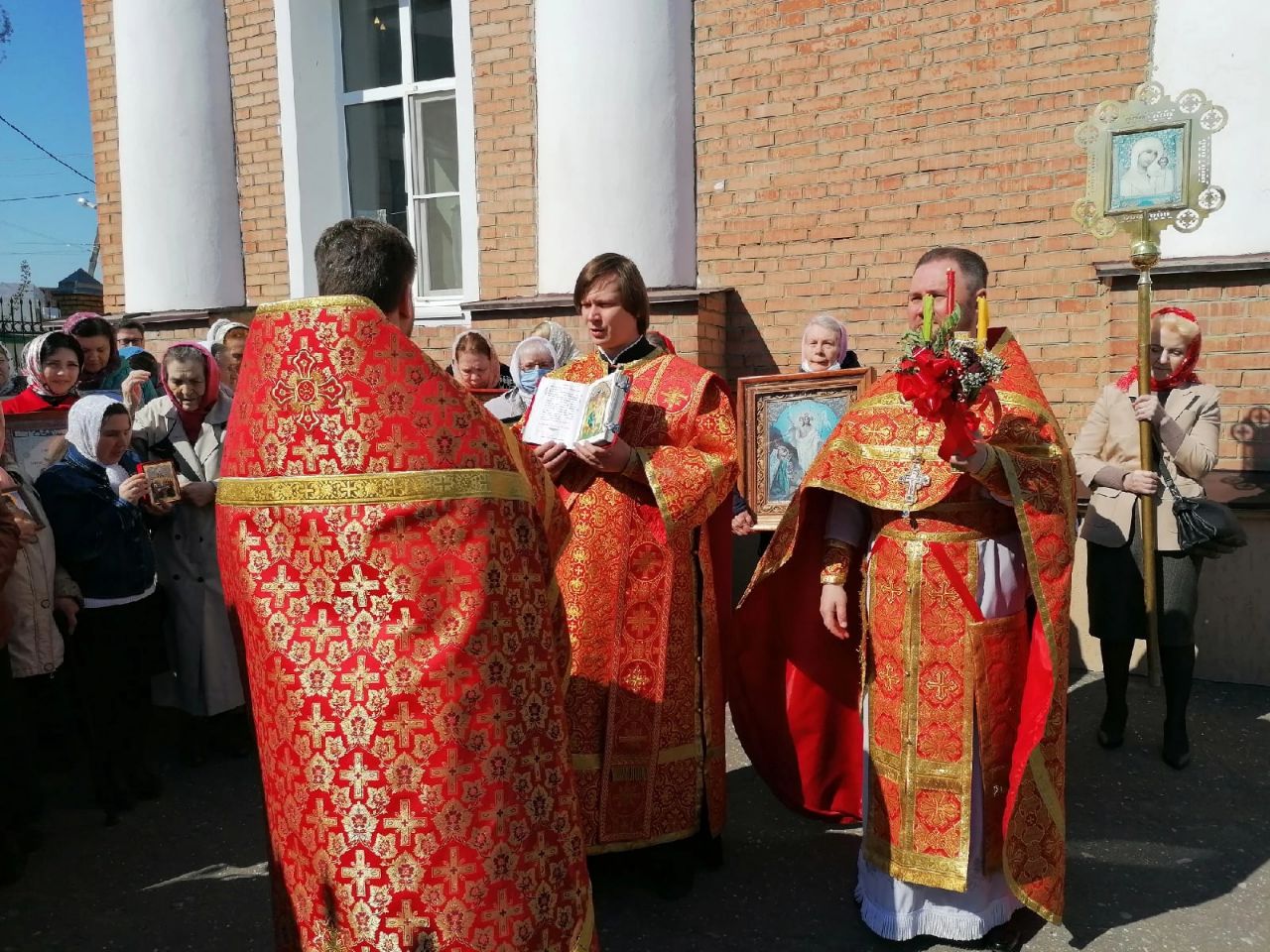  В пятницу  Светлой седмицы протоиерей Александр Филиппов совершил Божественную литургию