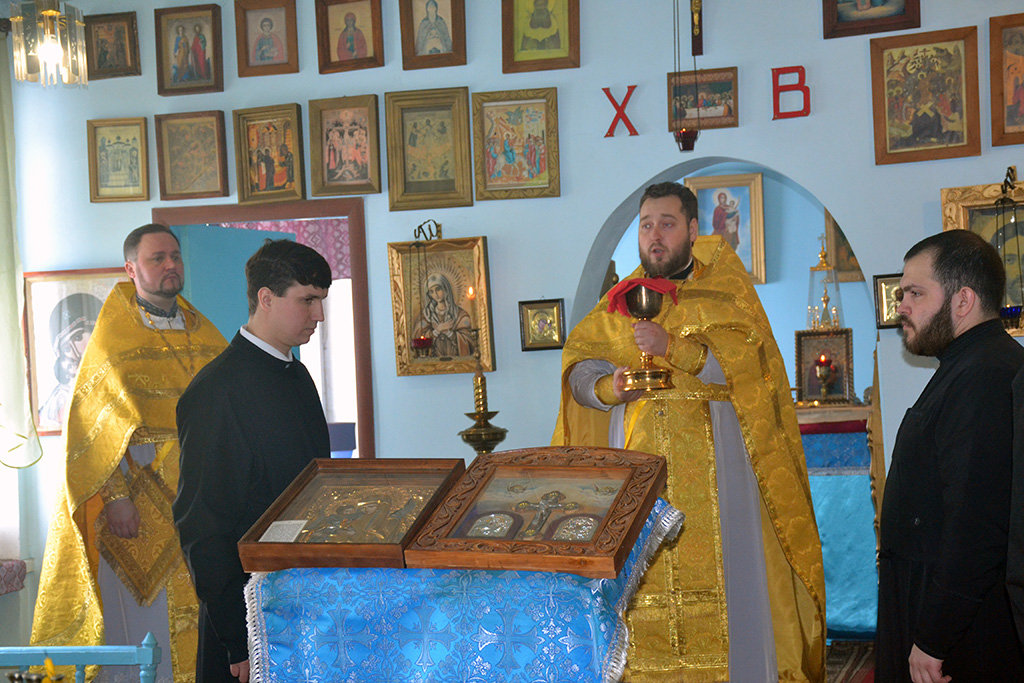 В храме в честь иконы Божией Матери "Взыскание погибших" при ИК-7  была совершена божественная литургия