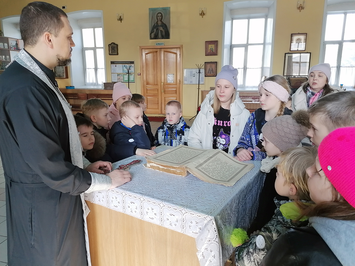 Иерей Владимир Журавлев встретился с учениками средней школы №60