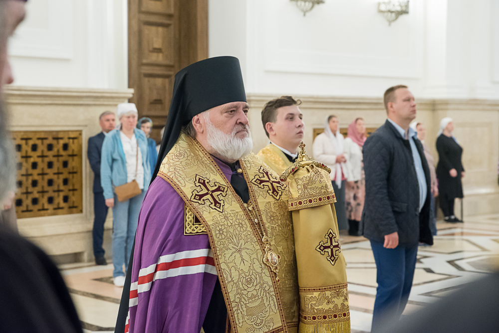Протоиерей Александр Филиппов сослужил архиереям за всенощным бдением в Спасском кафедральном соборе 