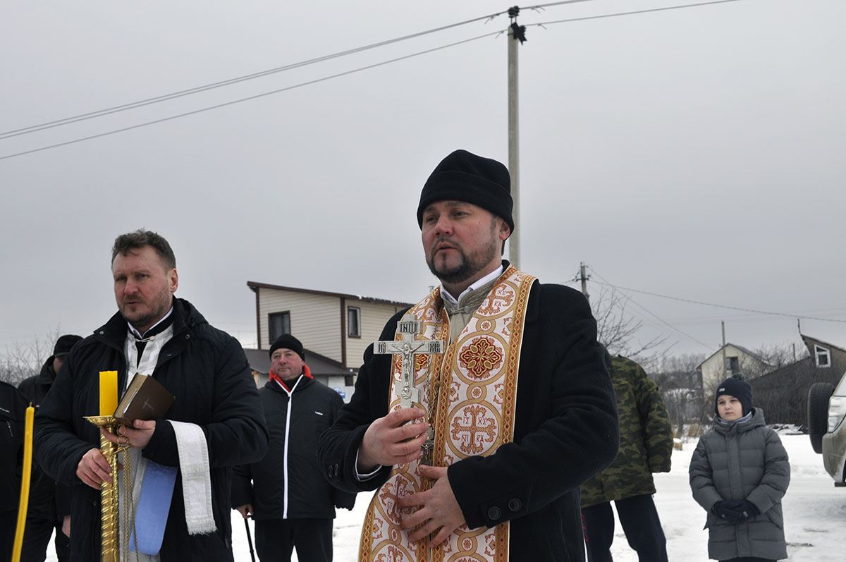 Протоиерей Александр Филиппов совершил великое освящение воды около строящегося храма Живоначальной Троицы в деревне Камайка