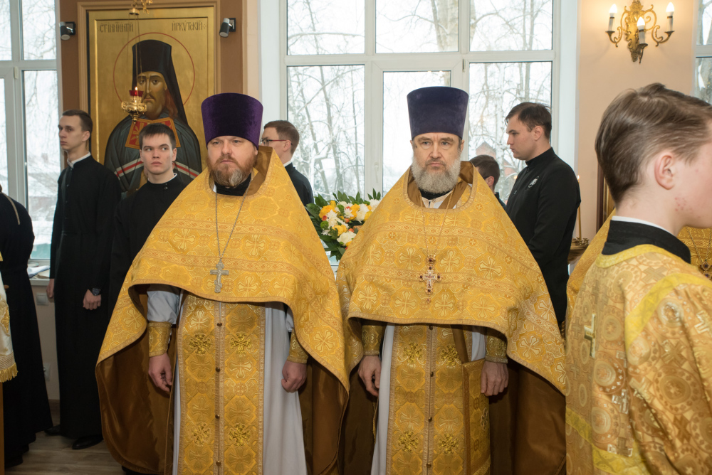 Протоиерей Александр Филиппов  сослужил  митрополиту Серафиму за литургией в храме святителя Иннокентия Иркутского при семинарии