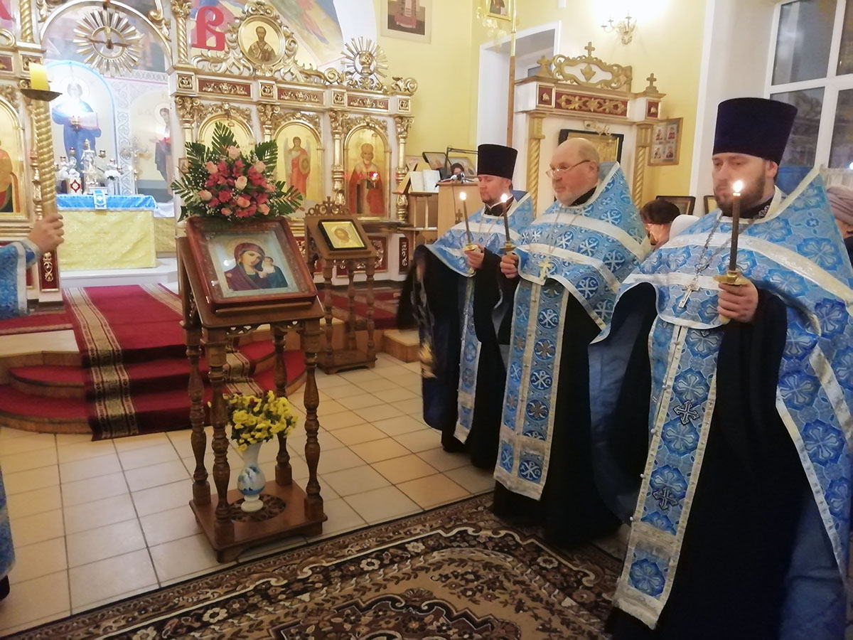 Всенощное бдение в канун празднования Казанской иконы Божией Матери