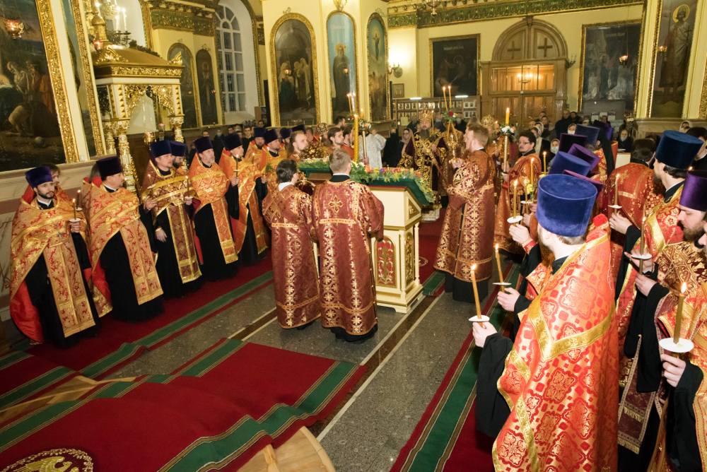 Митрополит Серафим и епископ Митрофан совершили всенощное бдение в Успенском соборе Пензы