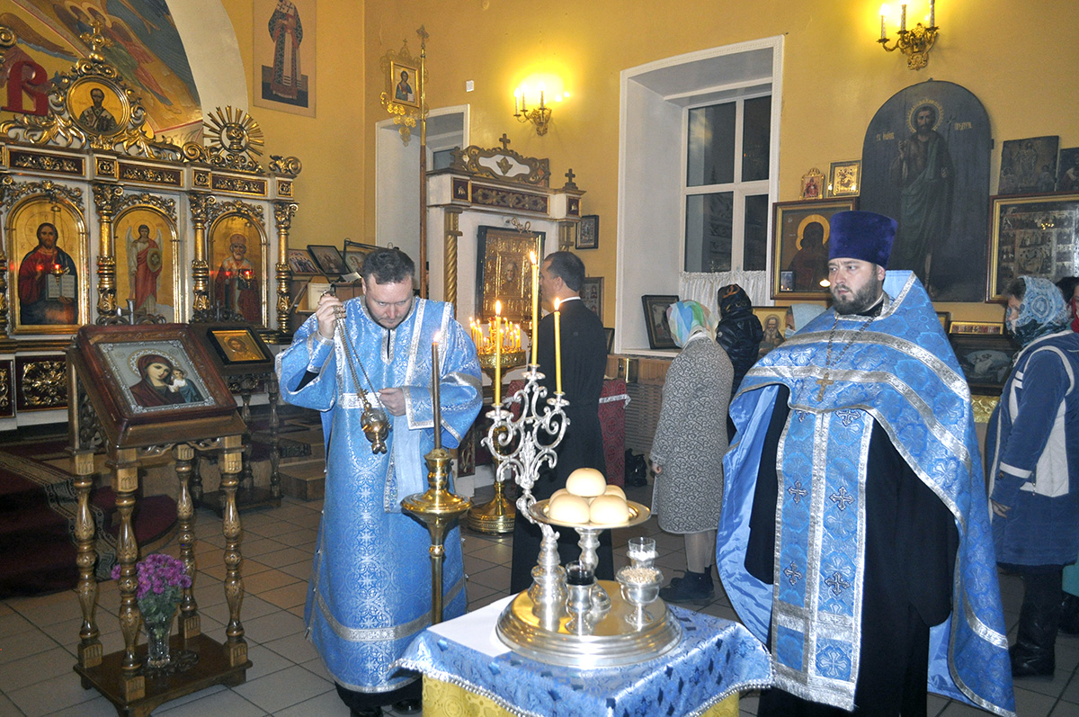 Всенощное бдение в канун празднования Казанской иконе Божией Матери