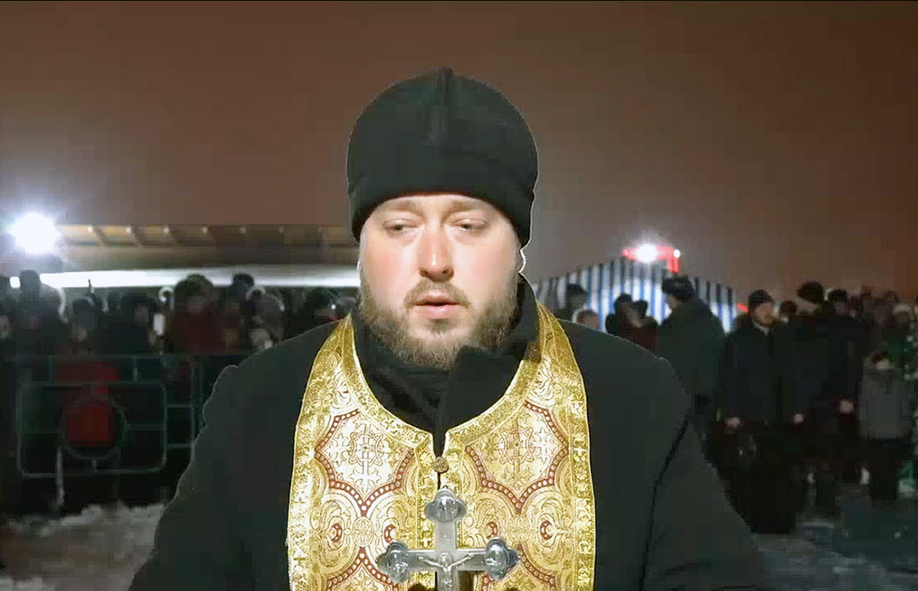 На Крещение Господне протоиерей Антоний Шварёв освятил иордань в г.Спутнике