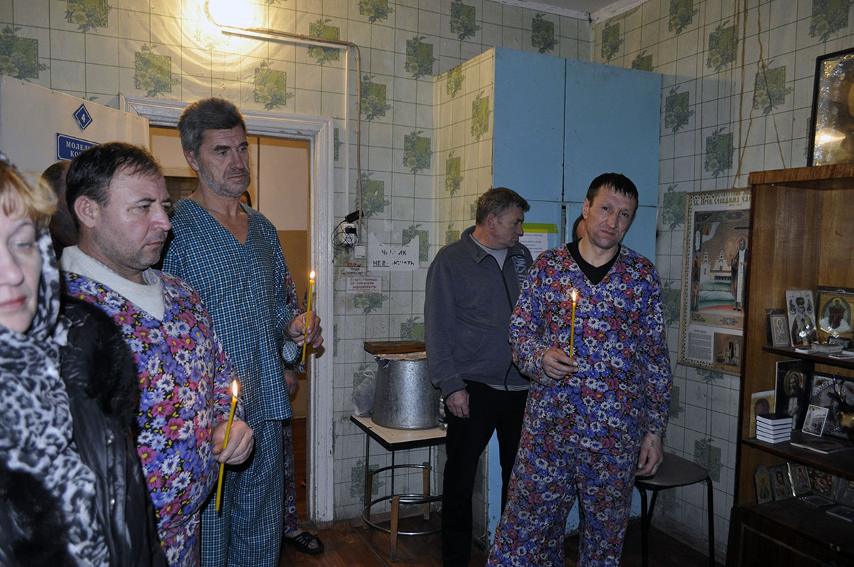 Иерей Александр Хохлов посетил Дом ночного пребывания