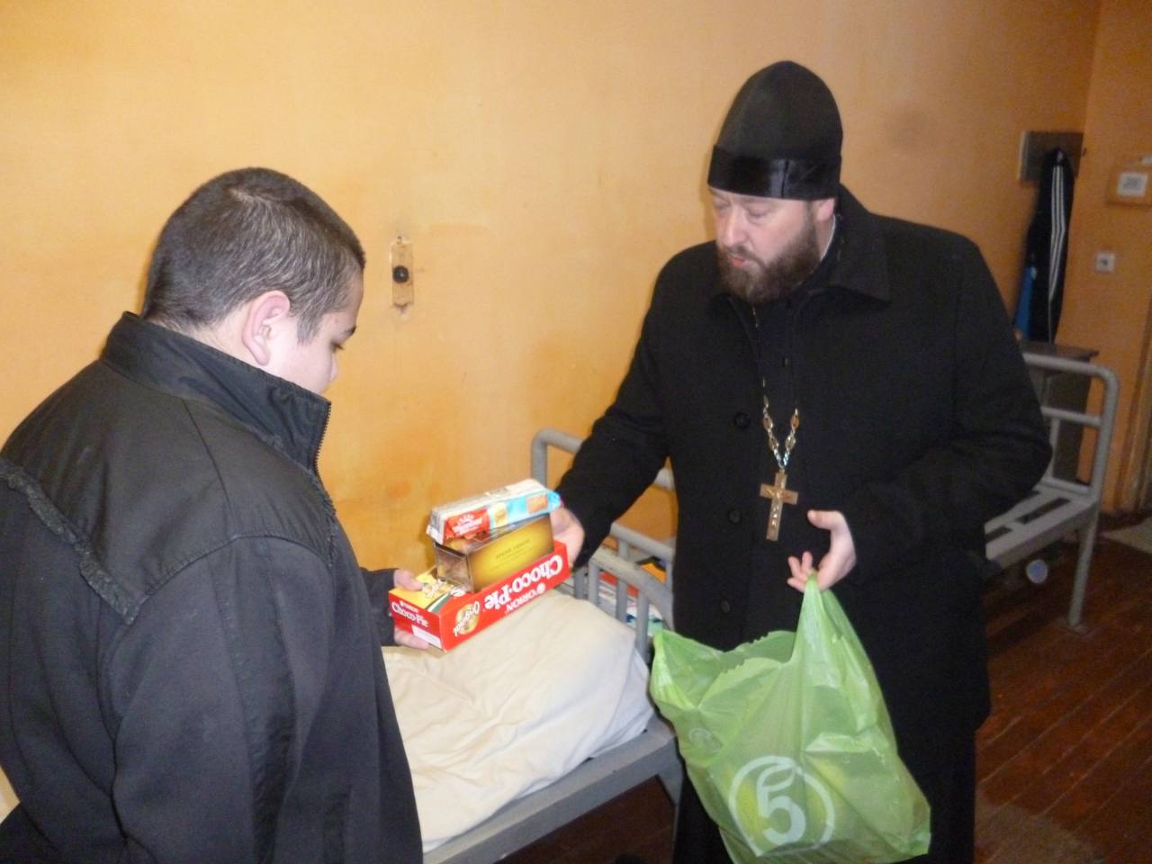 В дни рождественских праздников протоиерей Антоний Шварев встретился с несовершеннолетними, содержащимися в следственном изоляторе
