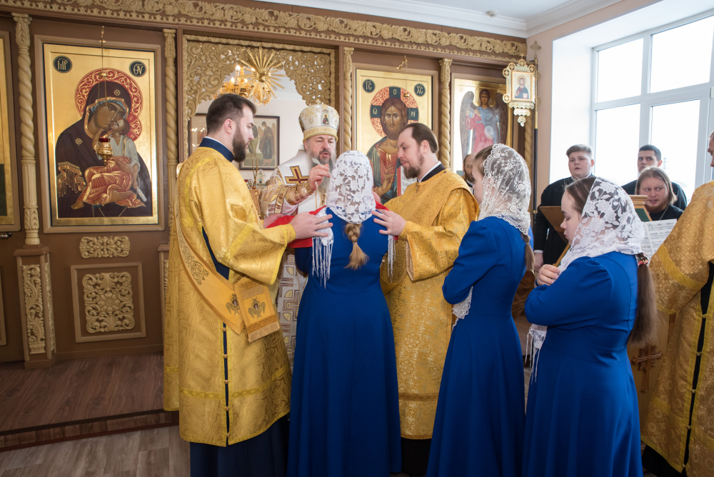 Протоиерей Александр Филиппов сослужил митрополиту Серафиму за литургией в храме святителя Иннокентия Иркутского при семинарии