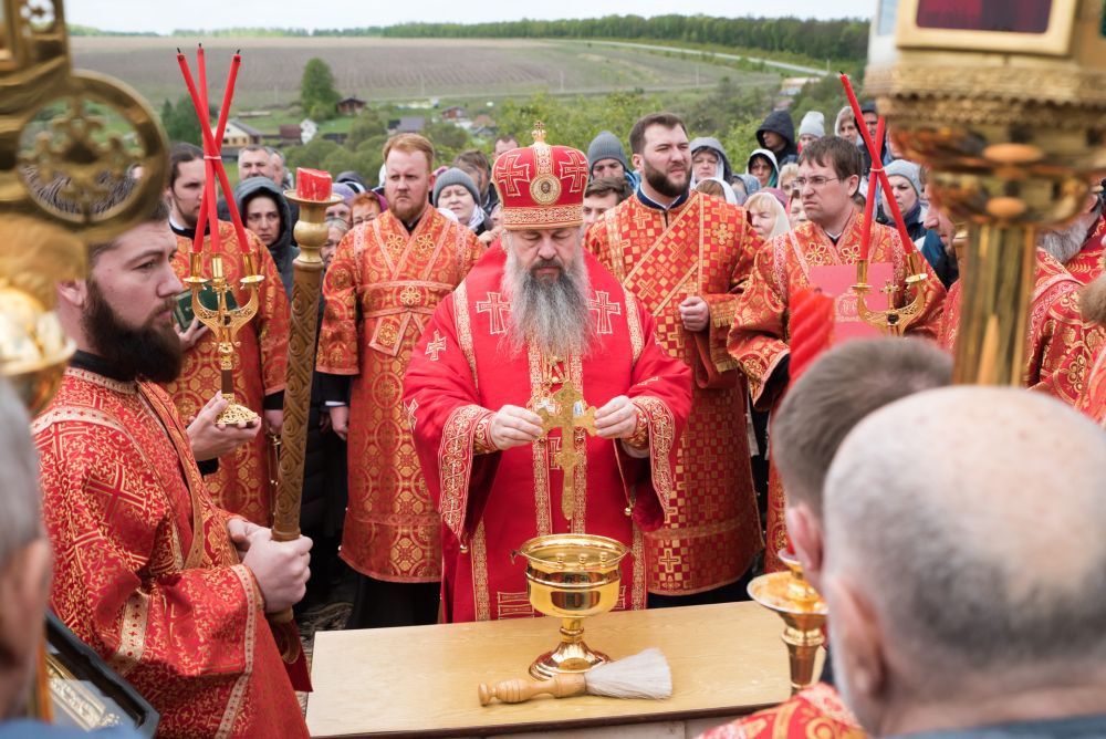 Митрополит Серафим наградил Иерея Сергия Карасёва богослужебно-иерархической наградой   