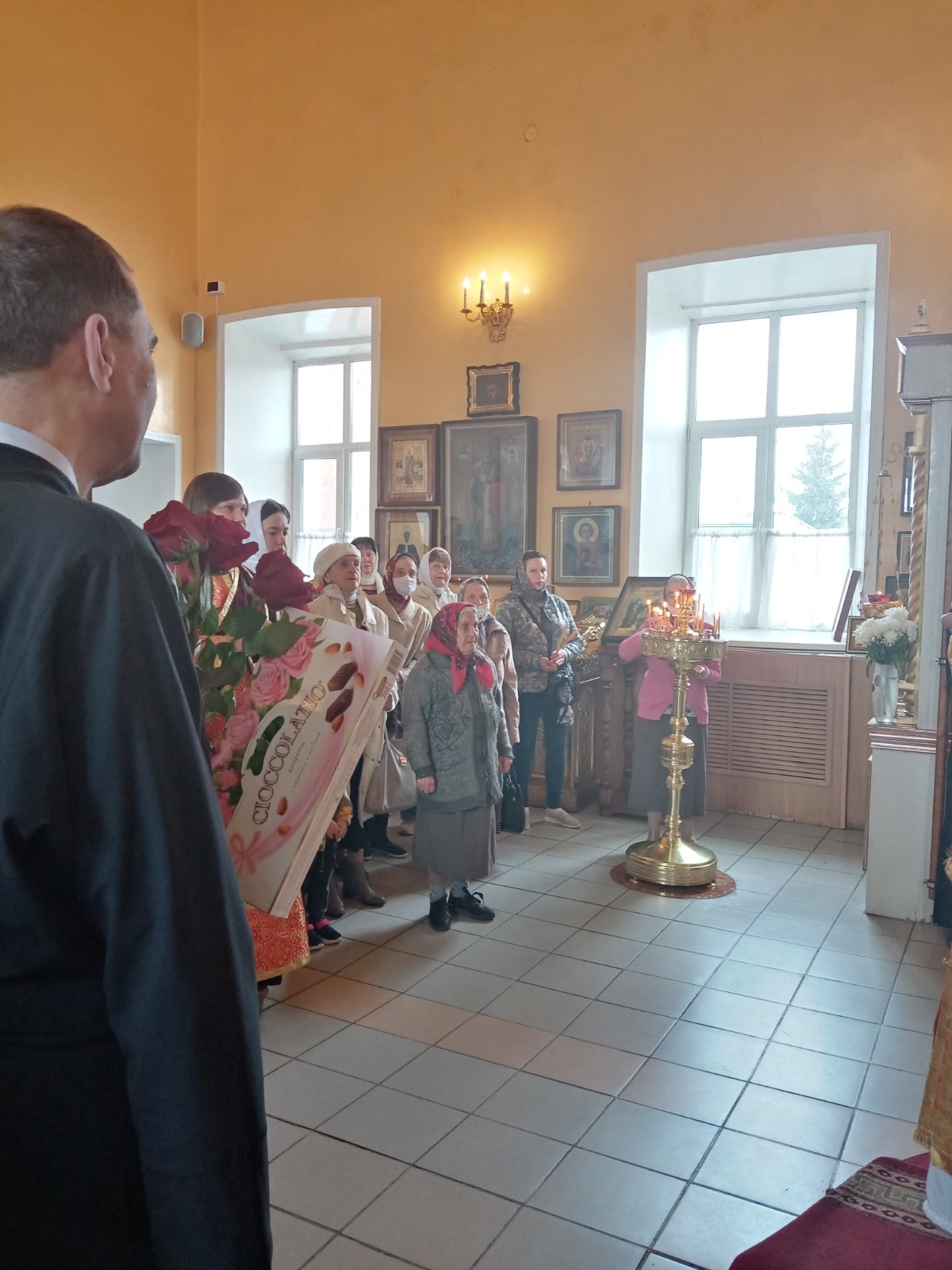 Протоиерей Александр Филиппов поздравил с Днём Победы ветеранов