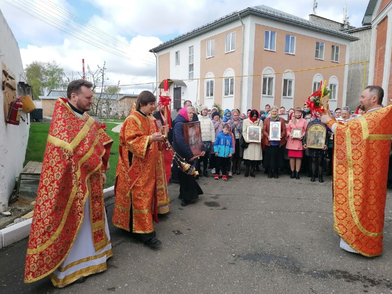  В субботу  Светлой седмицы протоиерей Александр Филиппов совершил Божественную литургию
