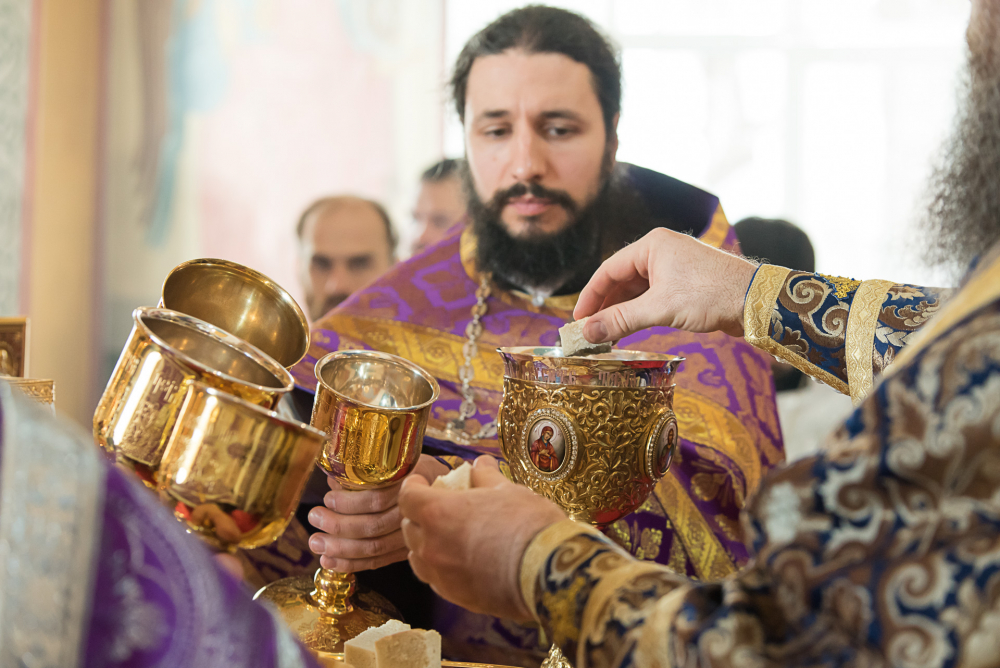 В Неделю Крестопоклонную митрополит Серафим совершил Литургию в нашем храме