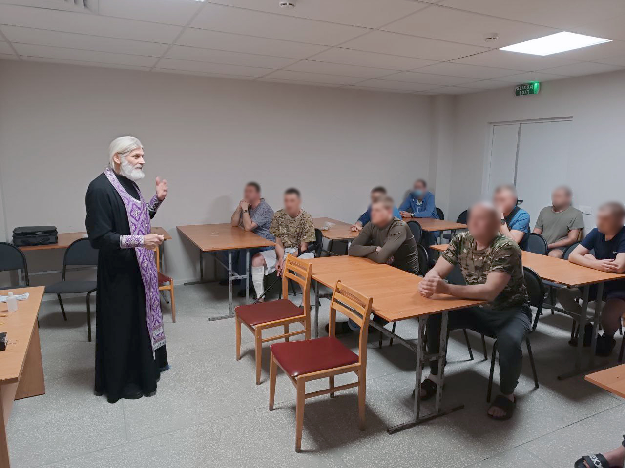 Священники посетили раненых во время специальной военной операции бойцов