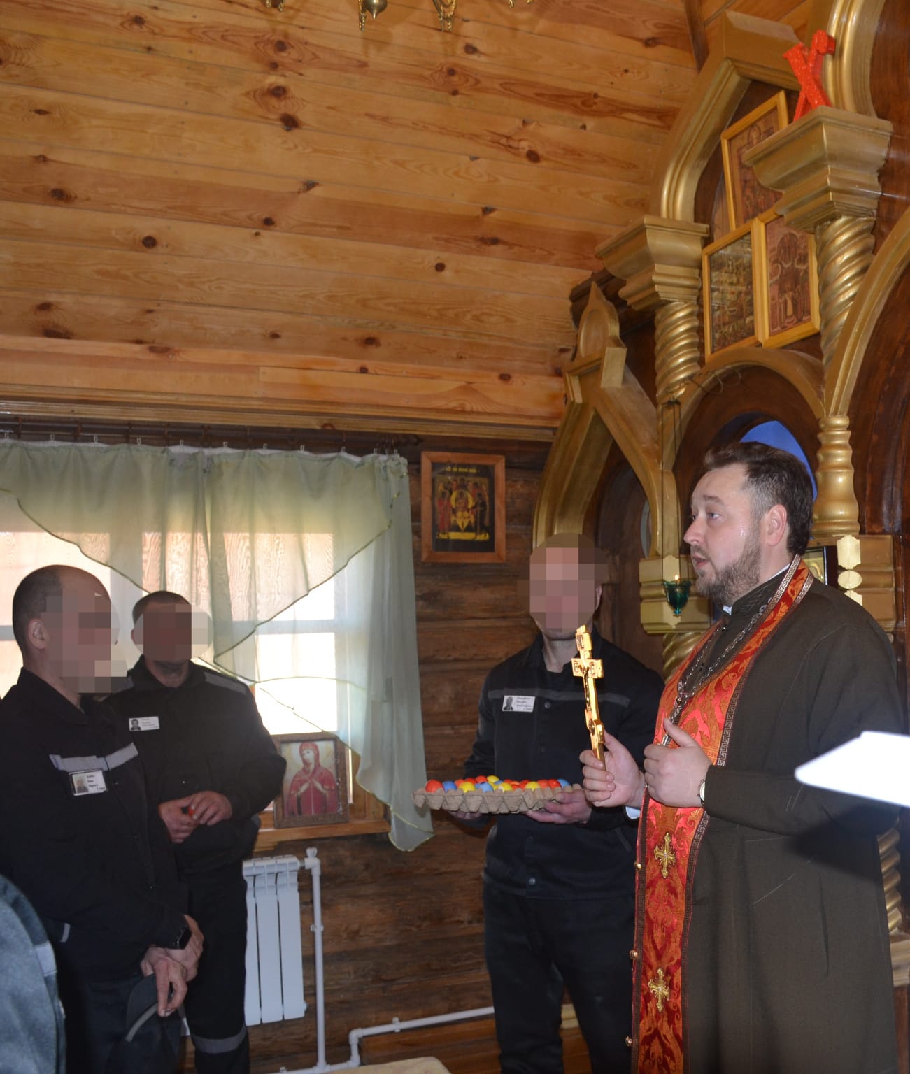 Протоиерей Антоний Шварёв поздравил с праздником Пасхи осужденных в исправительной колонии №7