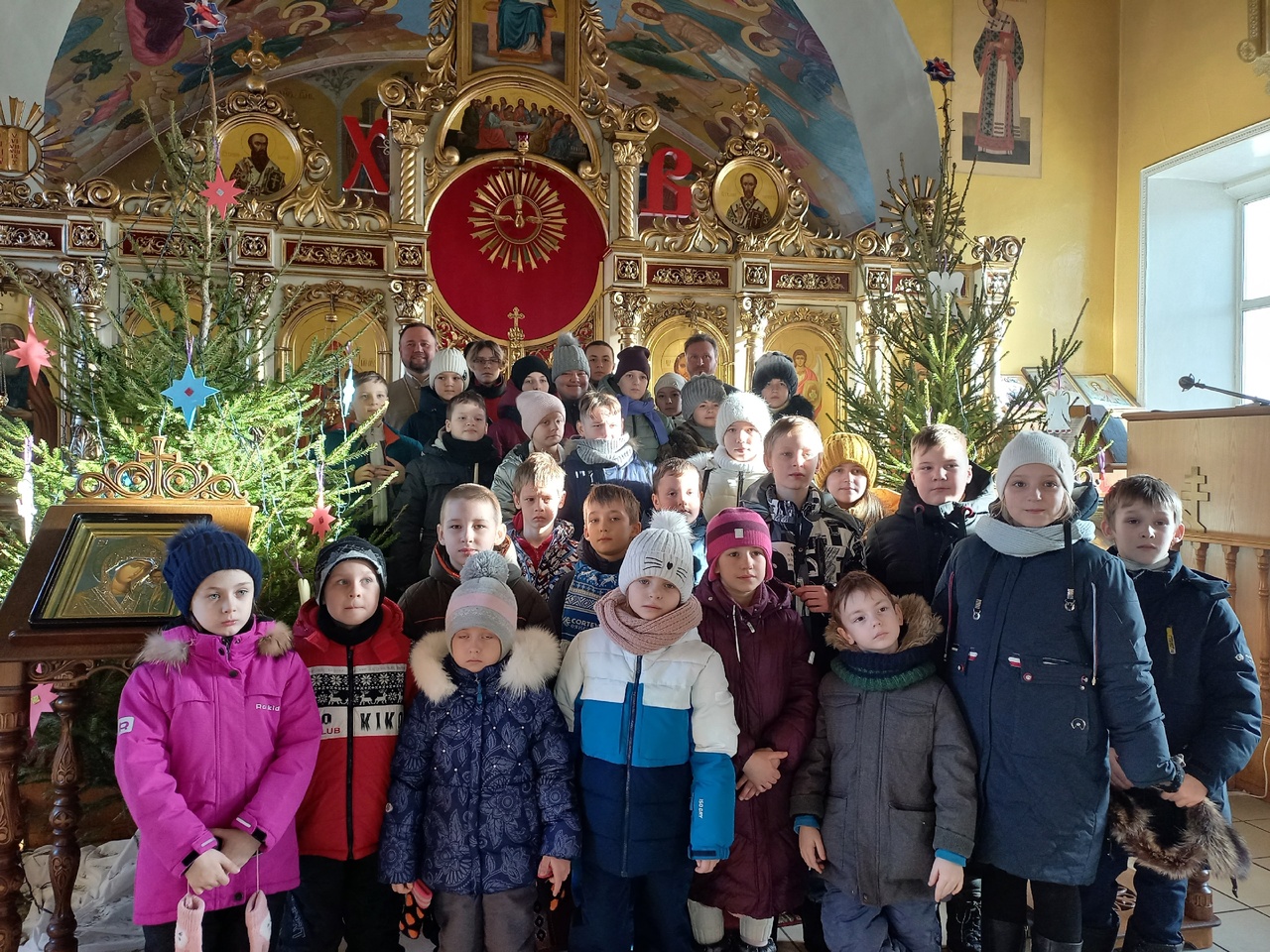 Протоиерей Александра Филиппова провел для детей экскурсию по храму