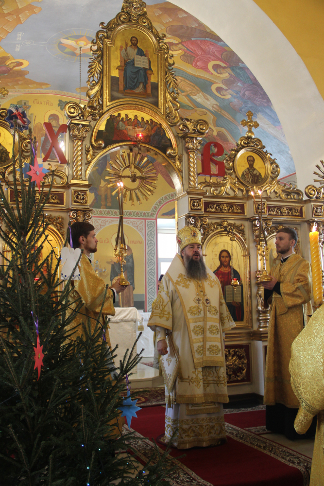 В Неделю по Рождестве Христовом митрополит Серафим совершил Литургию в нашем храме