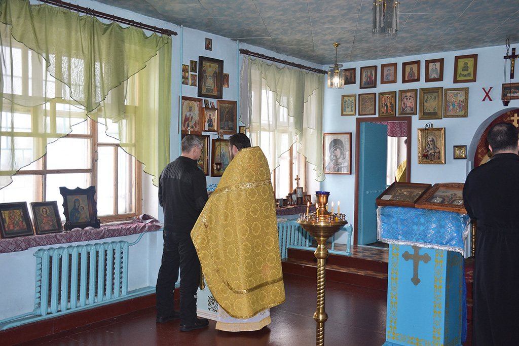 В храме в честь иконы Божией Матери "Взыскание погибших" при ИК-7  была совершена божественная литургия