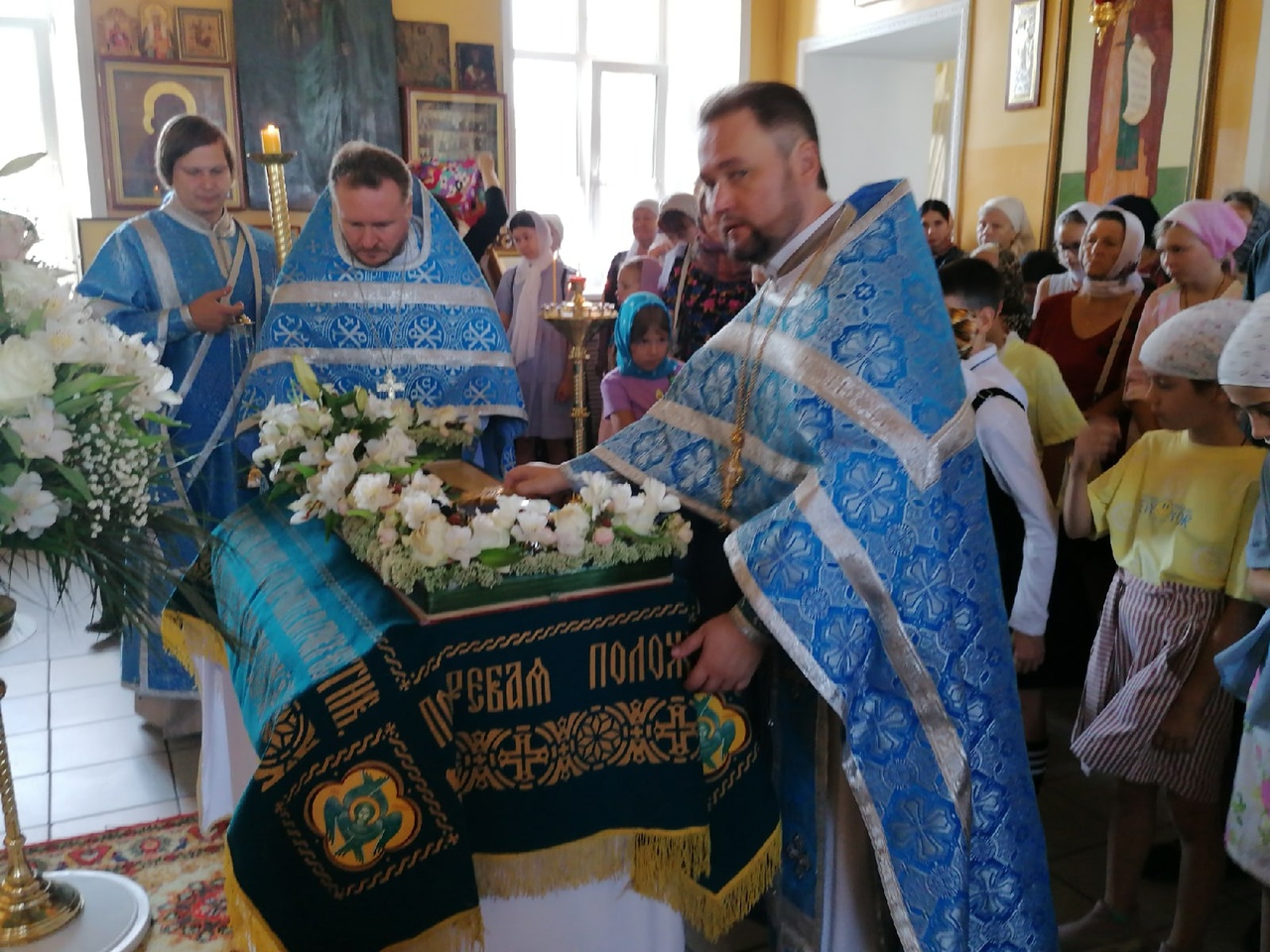 Протоиерей Александр Филиппов совершил литургию и молебен перед началом нового учебного года