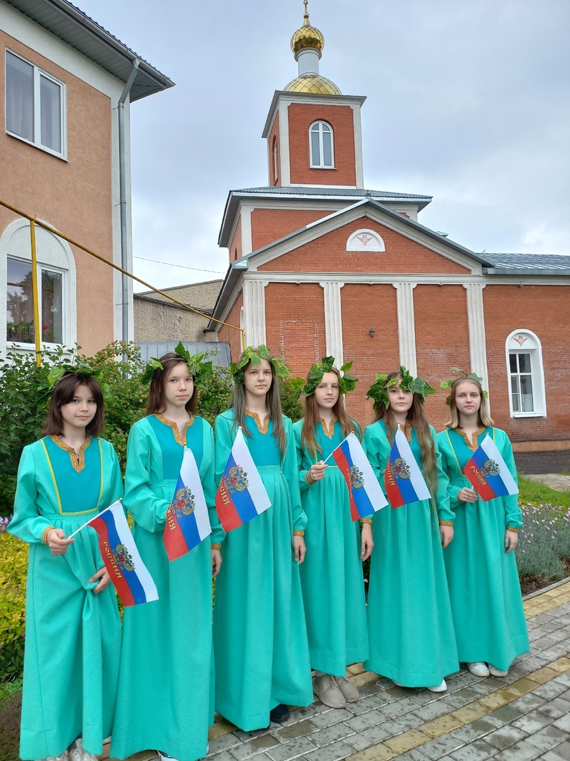Воспитанники воскресной школы "Азбука веры" поздравили россиян с днём Собора Пензенских святых и с  Днём России
