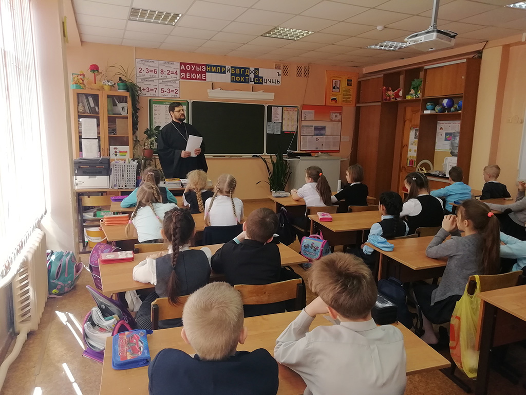 Иерей Сергий Беляков посетил с пастырским визитом среднюю общеобразовательную школу №47 города Пензы