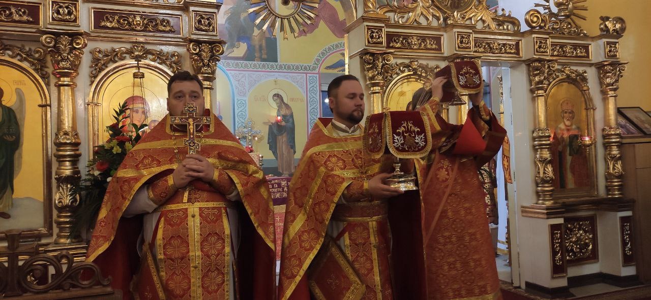 В праздник Светлого Христова Воскресения протоиерей Александр Филиппов совершил торжественное богослужение в нашем храме