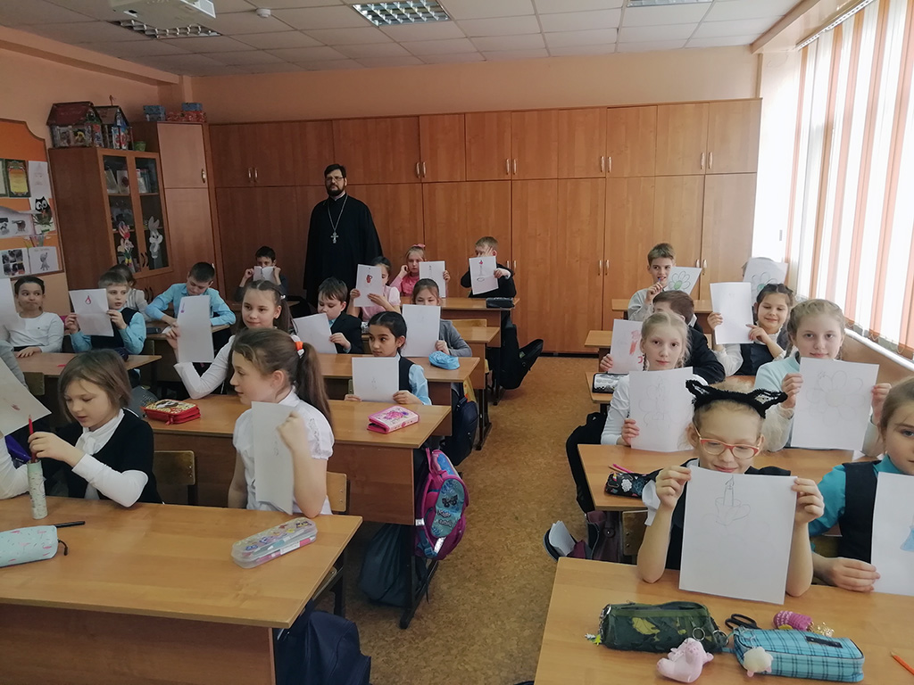 Иерей Сергий Беляков посетил с пастырским визитом среднюю общеобразовательную школу №47 города Пензы