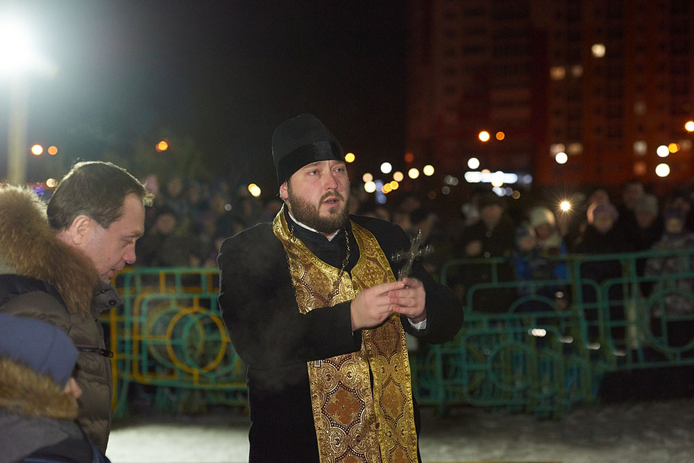 На Крещение Господне протоиерей Антоний Шварёв освятил иордань в г.Спутник