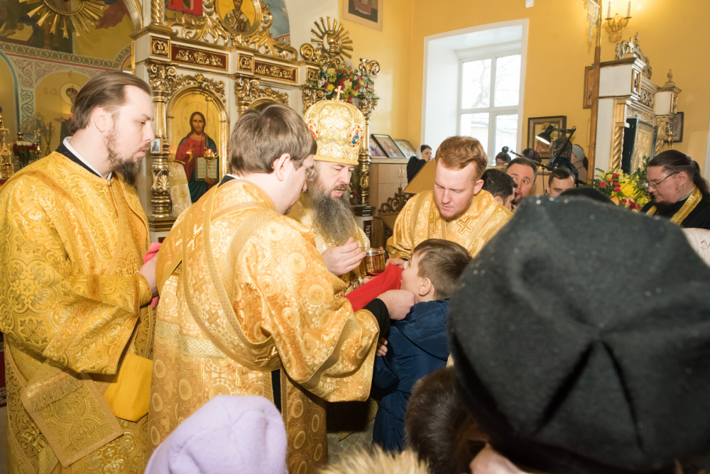 В день памяти святителя Николая Чудотворца митрополит Серафим совершил литургию в нашем храме
