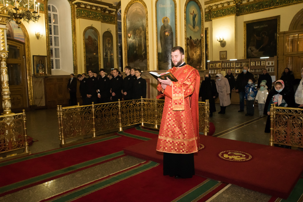 Митрополит Серафим и епископ Митрофан совершили всенощное бдение в Успенском соборе Пензы