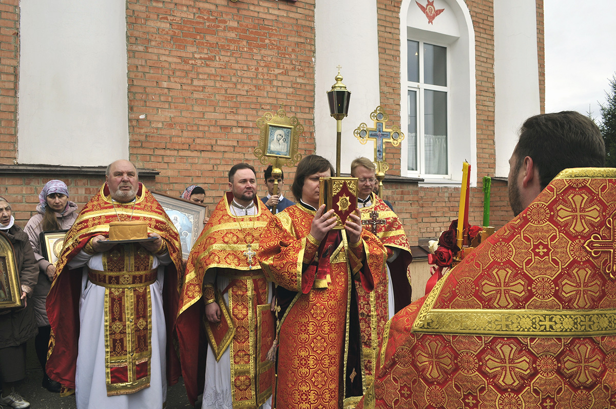 В среду Светлой седмицы протоиерей Александр Филиппов совершил Божественную литургию