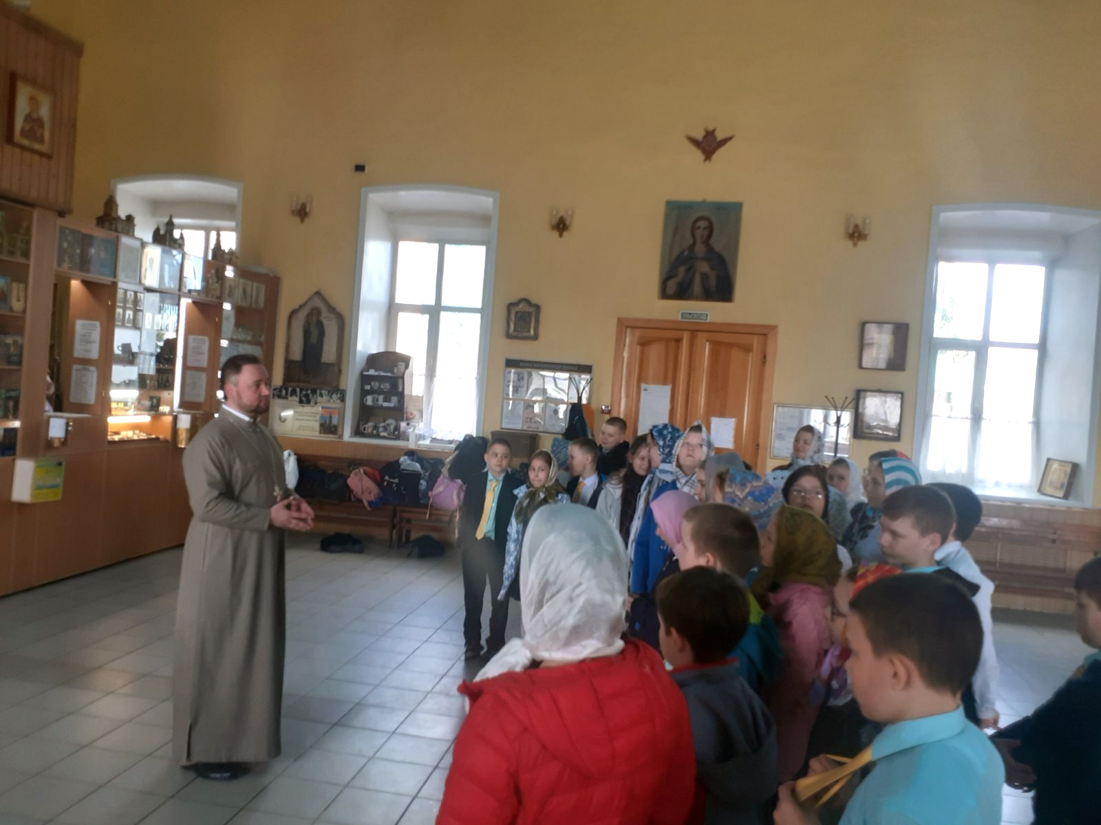 Протоиерей Александр Филиппов встретился с учениками средней школы №60
