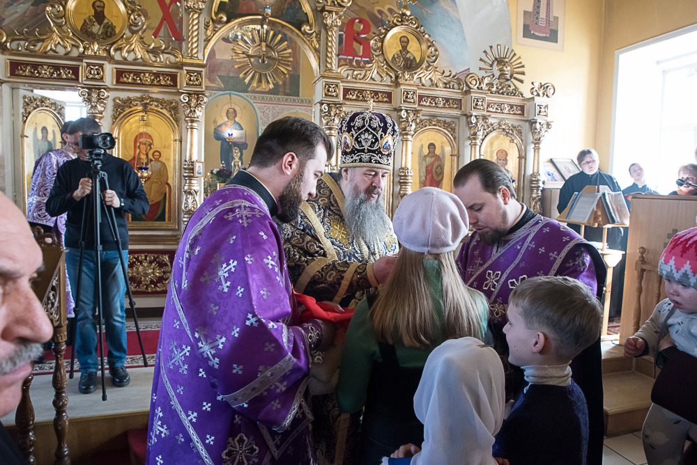 В Неделю Крестопоклонную митрополит Серафим совершил литургию в нашем храме