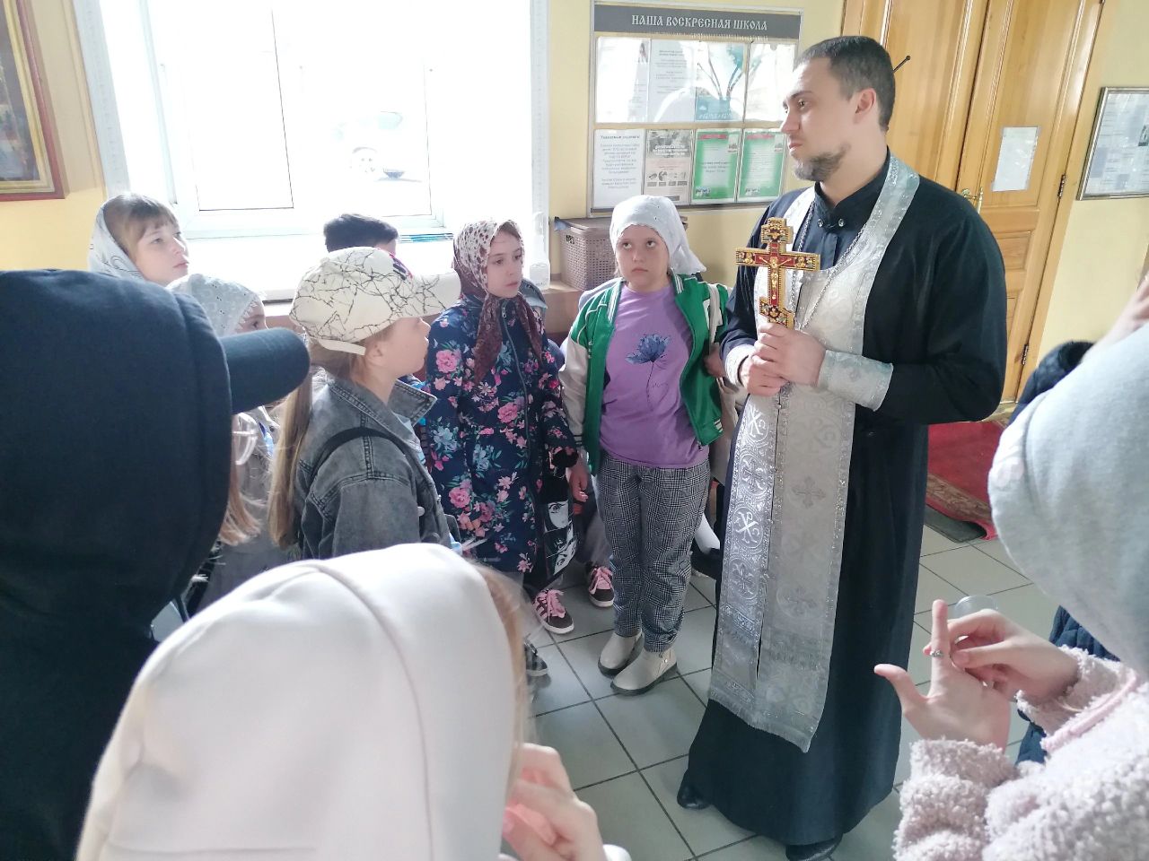 Иерей Владимир Журавлев встретился с воспитанниками детской школы искусств "Квинта" 