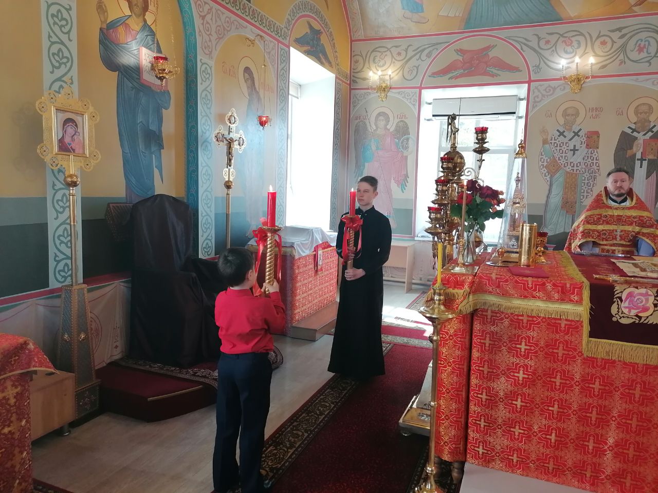 Протоиерей Александр Филиппов совершил литургию и благодарственный молебен за дарование Победы в Великой Отечественной войне