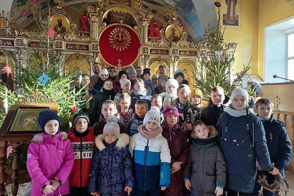 Протоиерей Александр Филиппов провел для детей экскурсию по храму