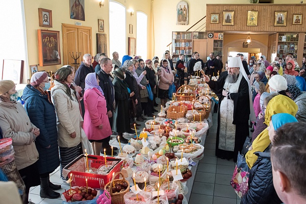 В Великую Субботу 23 апреля 2022 года Высокопреосвященный Серафим, митрополит Пензенский и Нижнеломовский, посетил наш храм